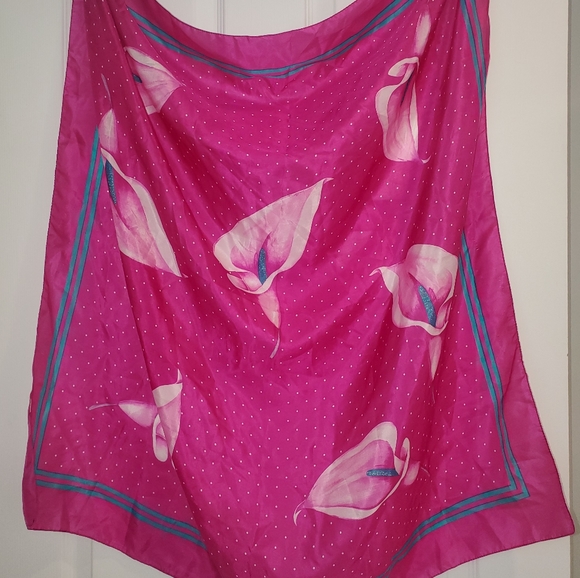 Gloria Vanderbilt Flower Petals Design Pattern Scarf 85cm× 85cm - Picture 3 of 5